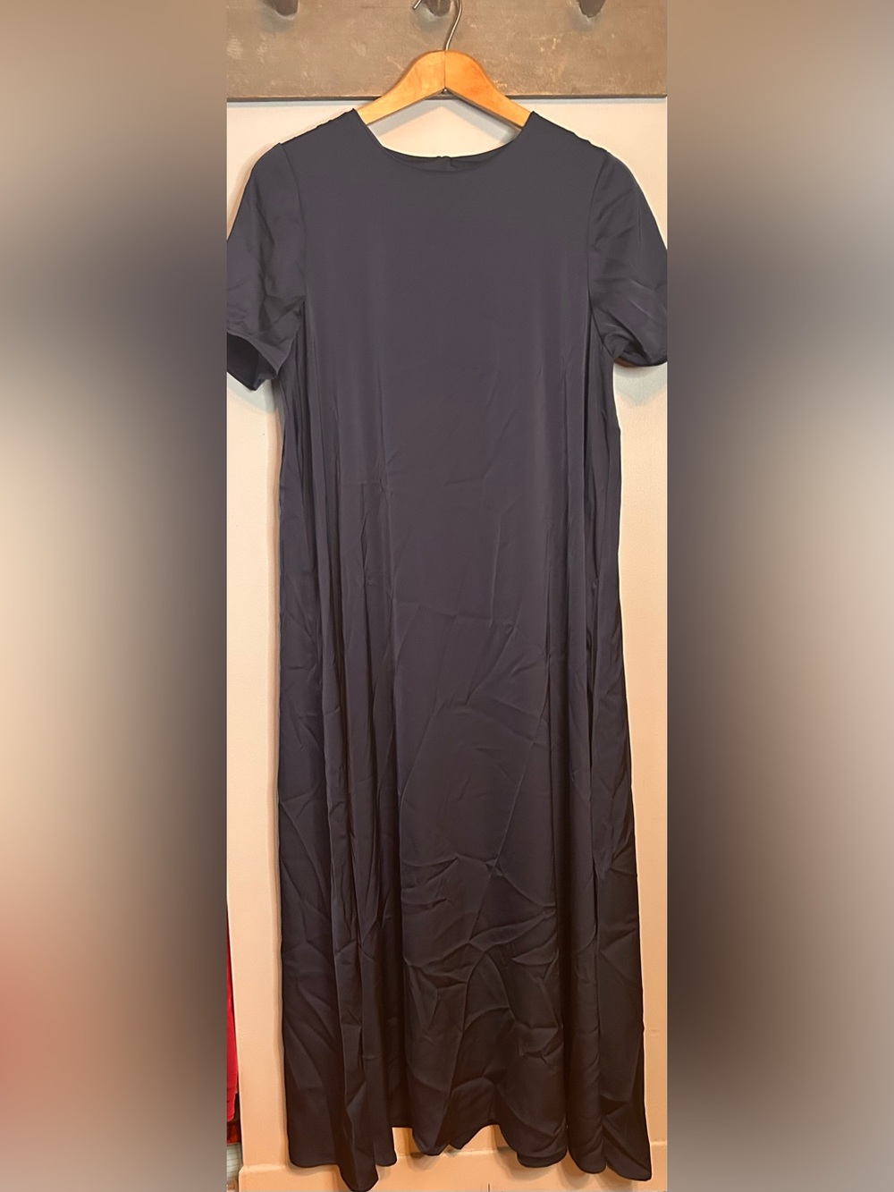 A line Satiny maxi dress with pockets - Picture 2 of 12